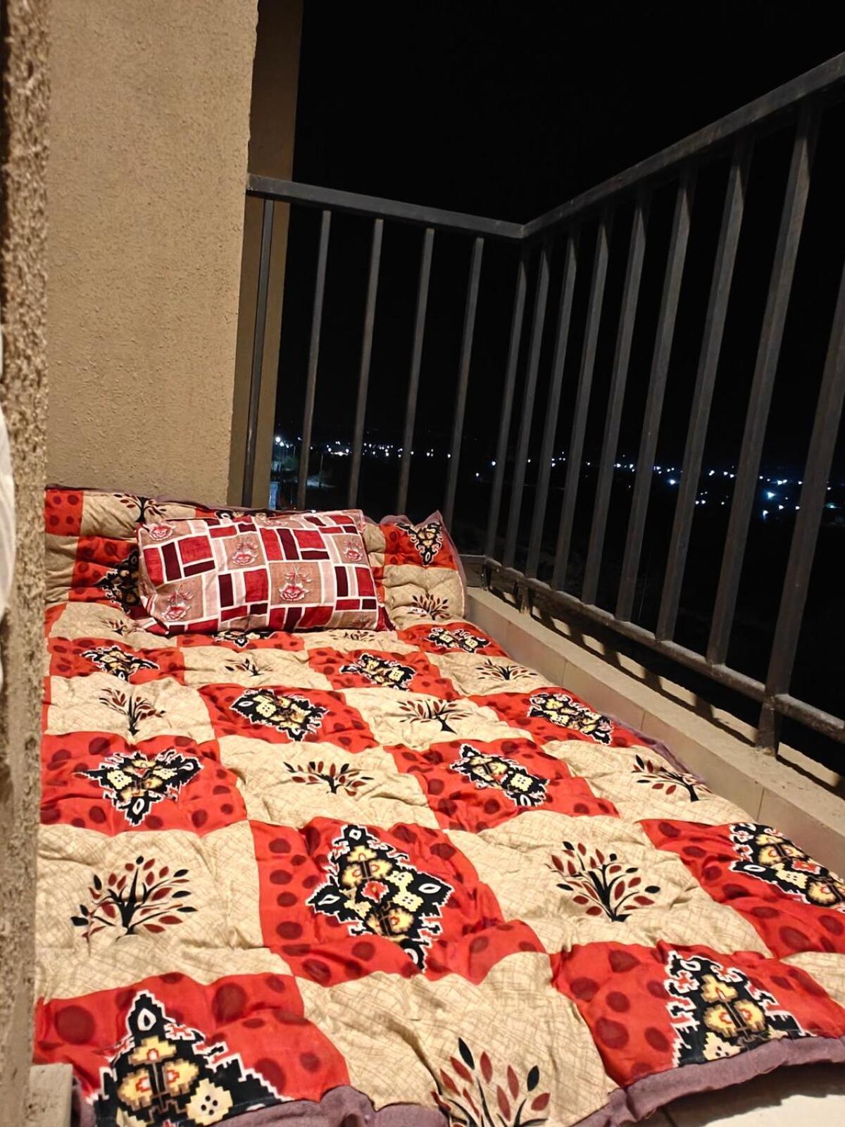Signature 2Bhk Staycation Greater Noida Ngoại thất bức ảnh