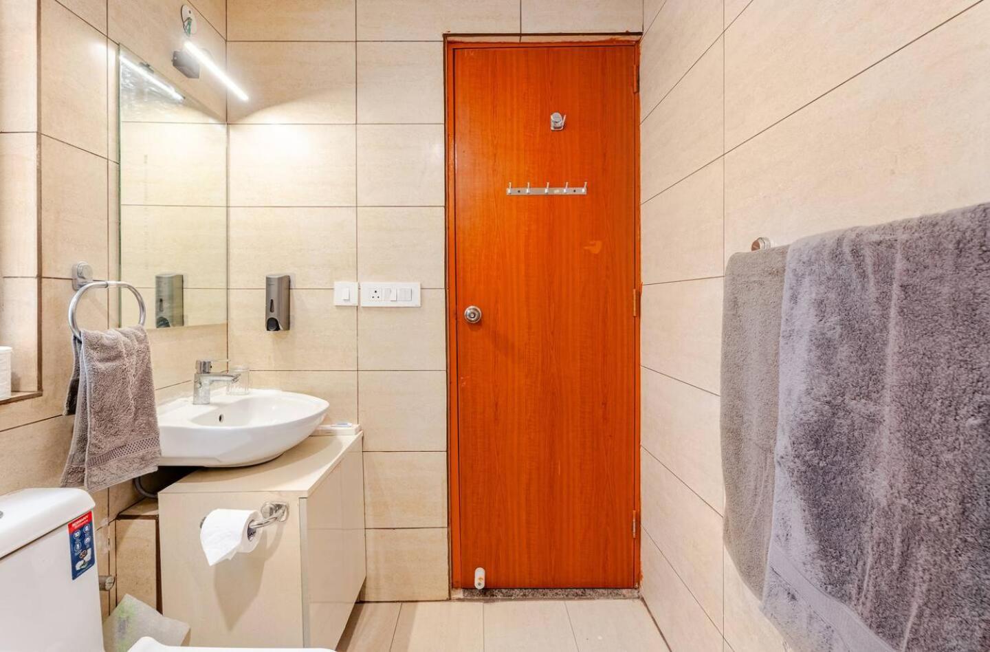 Signature 2Bhk Staycation Greater Noida Ngoại thất bức ảnh