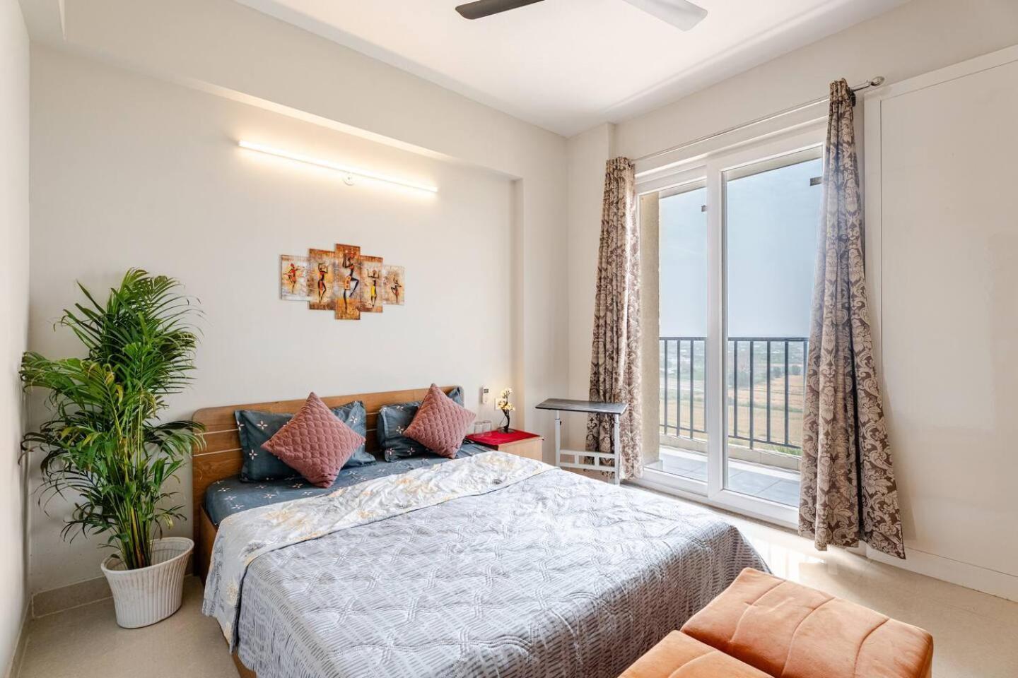Signature 2Bhk Staycation Greater Noida Ngoại thất bức ảnh